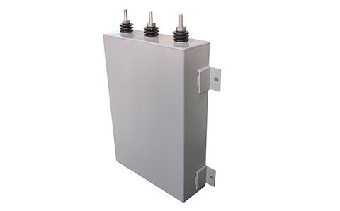 電容器的容量大小與什么有關(guān)？為什么？