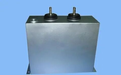 電容器充放電的原理是什么？